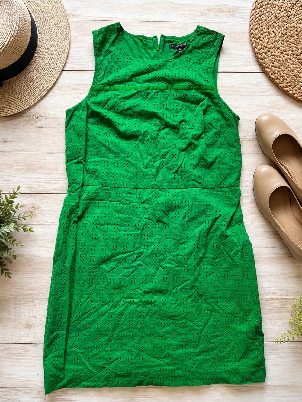Banana Republic Green Eyelet Sheath Dress Size 12 Sleeveless Lined
